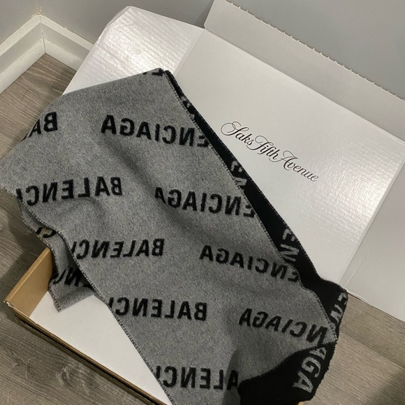 COPY - Reversible Balenciaga wool scarf - Picture 2 of 4